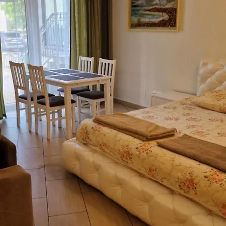 - Mickeviciaus 8 Połąga